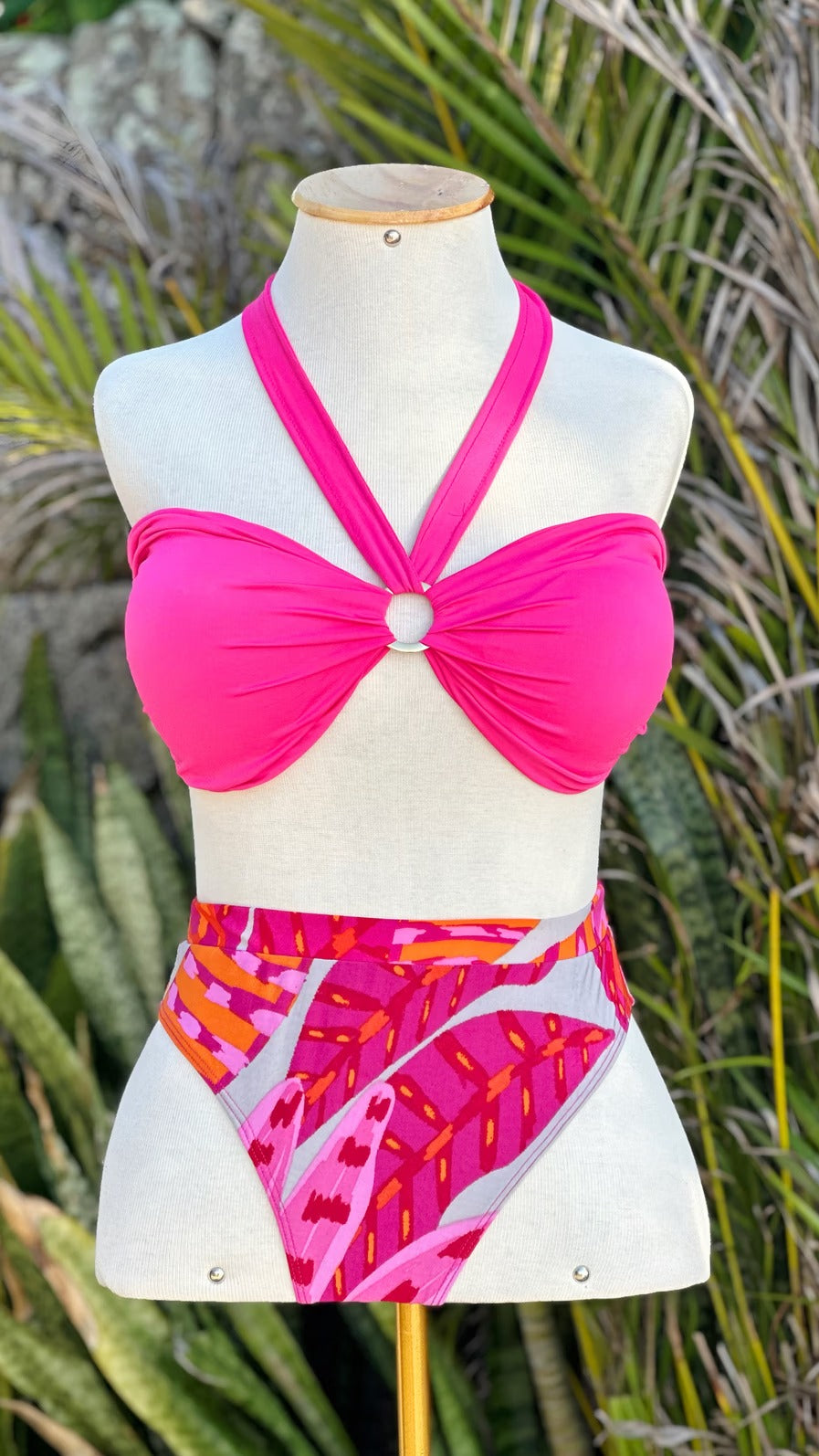 KIT TRÊS PEÇAS CALÇA MACACÃO FLORA LARANJA E TOP LISO