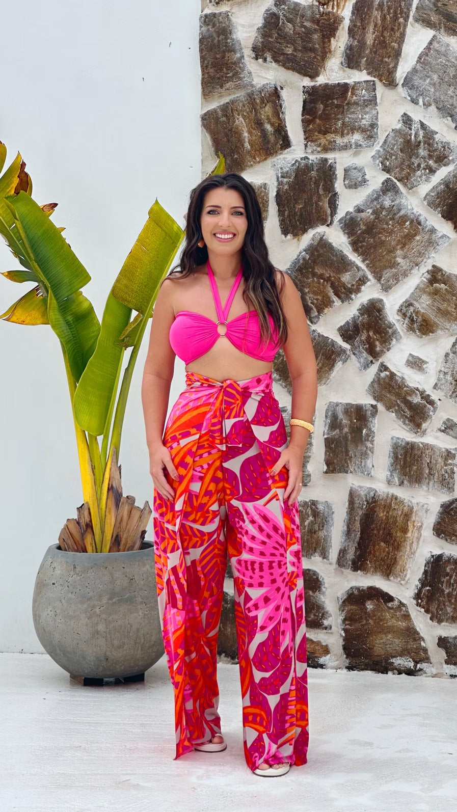 KIT TRÊS PEÇAS CALÇA MACACÃO FLORA LARANJA E TOP LISO