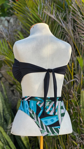 KIT TRÊS PEÇAS CALÇA MACACÃO FLORA PRETA E TOP LISO