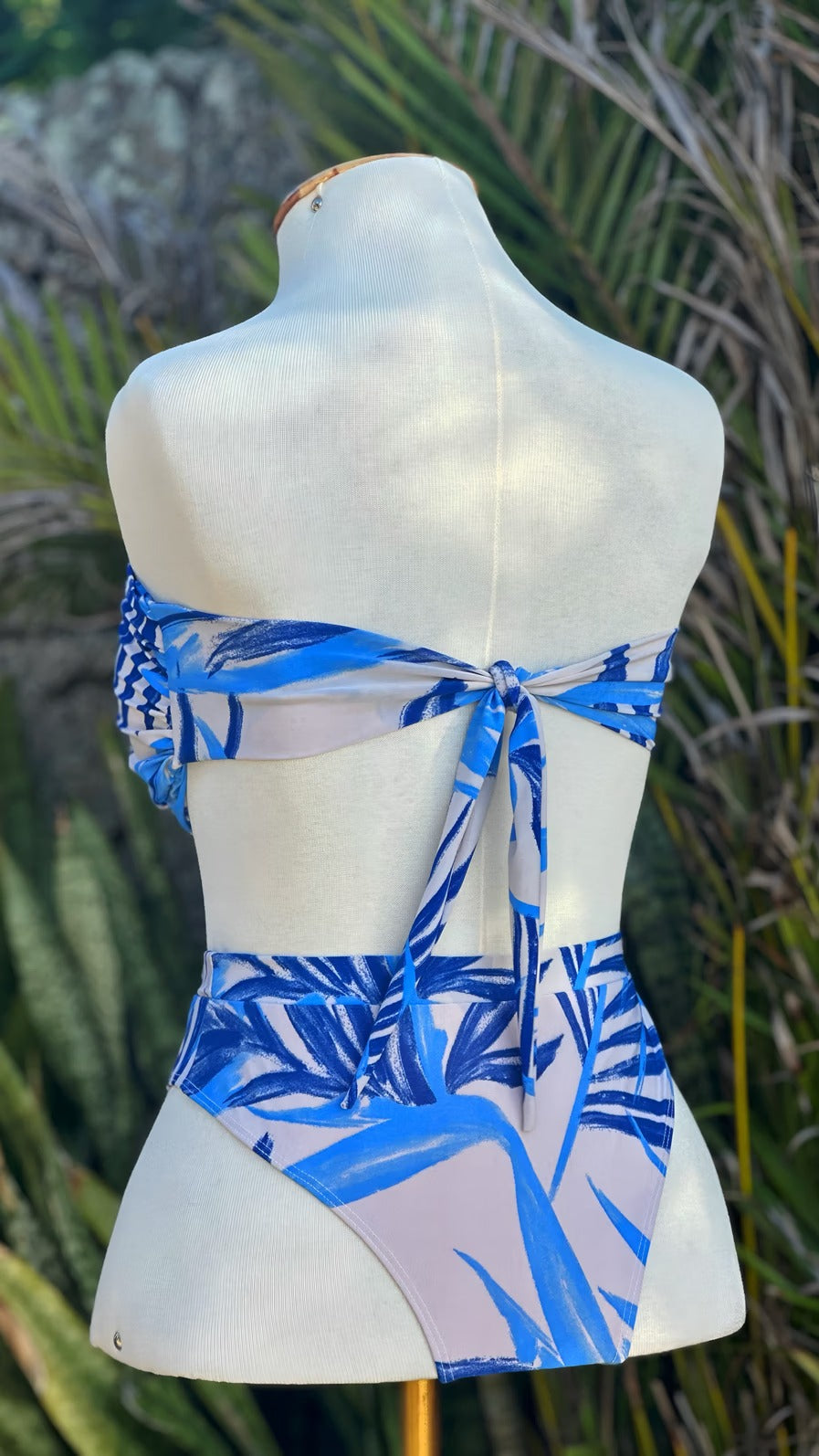 KIT TRÊS PEÇAS CALÇA MACACÃO FOLHAS DO MAR